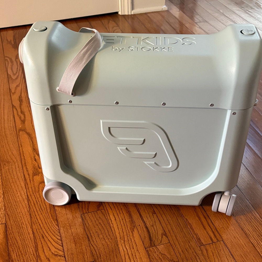 Stokke JetKids Mint Green Ride-On Suitcase